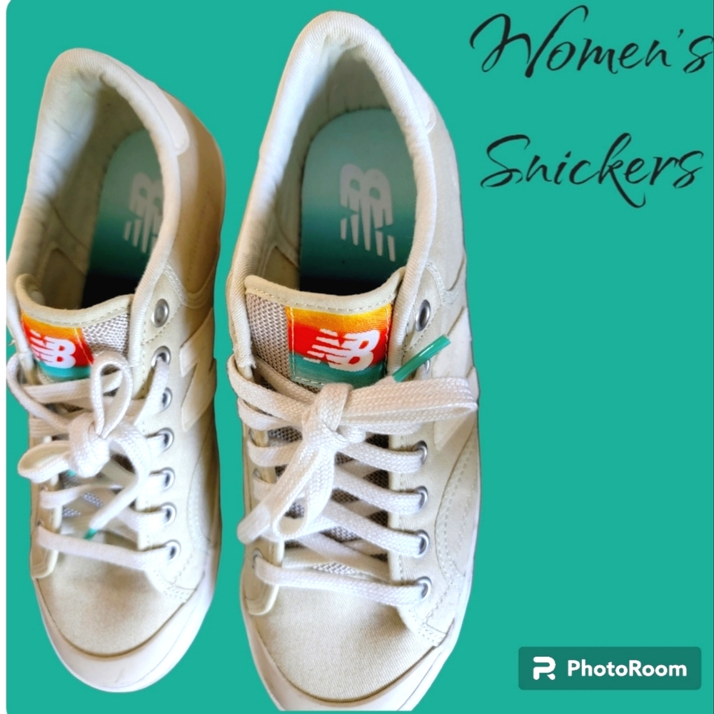 Women's  Snickers NB